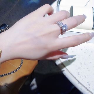 MÓN QUÀ VALENTINE ĐỒNG HỒ NỮ THỜI TRANG VAN LẮC CỎ 4 LÁ NEW