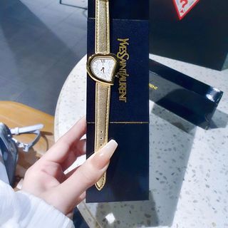MÓN QUÀ VALENTINE ĐỒNG HỒ NỮ CAO CẤP MỚI NHẤT YvS L DÂY DA MẶT TRÁI TIM