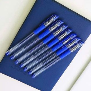 Bút mực nước màu xanh hoặc đen