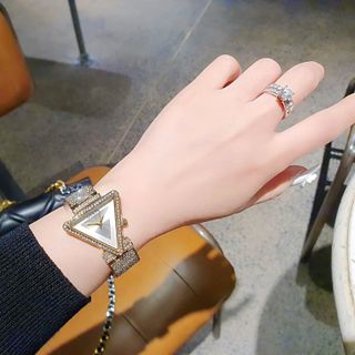 ĐỒNG HỒ NỮ THỜI TRANG HOT TREND GUEZZ MẶT TAM GIÁC DÂY HỘT