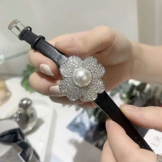 ĐỒNG HỒ NỮ CHÍNH HÃNG SCOTI DÂY DA MẶT HOA NẮP MỞ