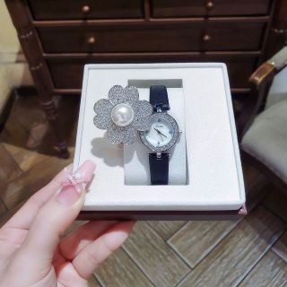 ĐỒNG HỒ NỮ CHÍNH HÃNG SCOTI DÂY DA MẶT HOA NẮP MỞ