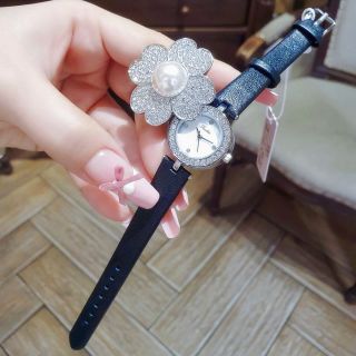 ĐỒNG HỒ NỮ CHÍNH HÃNG SCOTI DÂY DA MẶT HOA NẮP MỞ