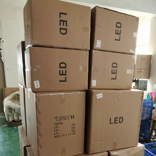 Đèn tích điện đuôi xoáy E27, tự sáng khi mất điện