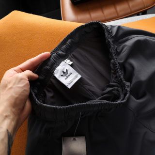 Short das xi giãn runing 2 lớp. Lớp lưới bên trong mềm thoáng mát, co giãn 4c, 2 túi khoá kéo. Phụ liệu hãng Size : m l xl 2xl /2222/8c 6 màu / ri 48c