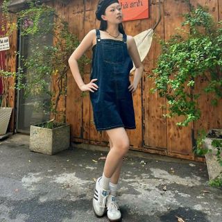 [SHOPPUMI] Yếm jean dáng lửng chất đẹp 2 màu nhạt và đậm freesize túi giữa Pumi