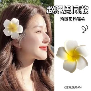 ￼Hoa sứ cài tóc