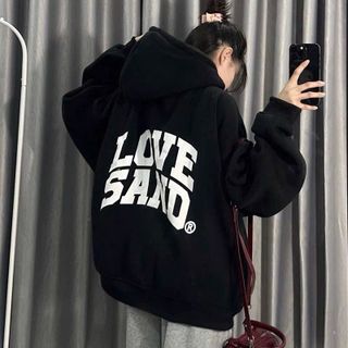 Áo khoác LOVE SAND dáng lửng form boxy, chất nỉ dày mịn, nón rộng 2 lớp vải chính ,logo in kiểu ombre ,dây kéo phao 2 chiều ,cổ cao.tay phồng rộng, bo dệt. Giá sỉ - giá bán buôn