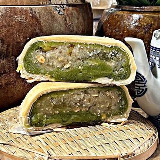 BÁNH PÍA CHAY DỪA TRÀ XANH: HƯƠNG VỊ THANH KHIẾT, AN LÀNH 580G - WINNIE HOUSE