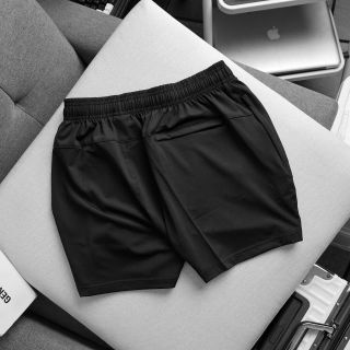 Short Nik đục lỗ thun poly dày dặn mịn mát, trơn láng,co giãn 4 chiều,3 túi khoá kéo. Logo thêu. Phom ngắn trên gối Size : m l xl 2xl / 2222/8c 4 màu / ri 32c