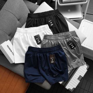 Short Nik đục lỗ thun poly dày dặn mịn mát, trơn láng,co giãn 4 chiều,3 túi khoá kéo. Logo thêu. Phom ngắn trên gối Size : m l xl 2xl / 2222/8c 4 màu / ri 32c