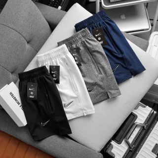 Short Nik đục lỗ thun poly dày dặn mịn mát, trơn láng,co giãn 4 chiều,3 túi khoá kéo. Logo thêu. Phom ngắn trên gối Size : m l xl 2xl / 2222/8c 4 màu / ri 32c
