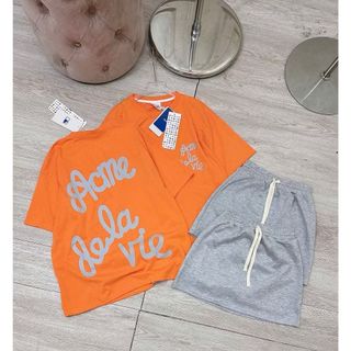 SET Áo Thun  Cổ Tròn In Chữ nổi Mix Chân Váy Xám ( áo thun tici co giản chân váy da cá mịn đẹp)