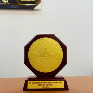 Bảng vinh danh đại lý, biểu trưng vinh danh, biểu trưng kim loại