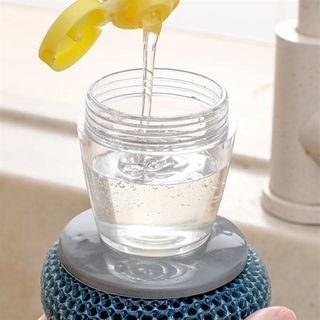 Dụng cụ chà xoong nồi có khay đựng nước rửa chén
