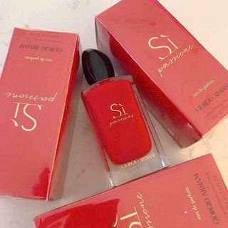 Nước hoa nữ Sì Passione màu đỏ
