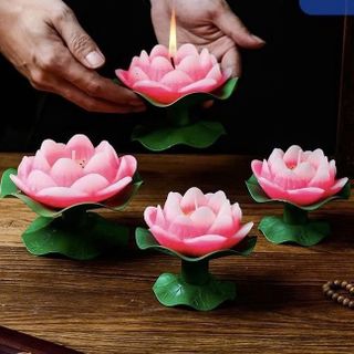 NẾN HÌNH HOA SEN CÓ ĐẾ BẰNG LÁ 6X7CM