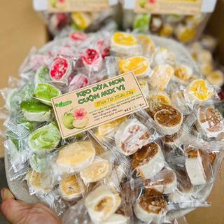 KẸO DỪA NON CUỘN BÁCH VỊ, ĐẶC SẢN BẾN TRE 500G - WINNIE HOUSE