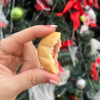 Bánh Quy Nhân Mứt Dâu - Hộp Giấy Ever 150gr - Bánh Nhập Khẩu Malaysia