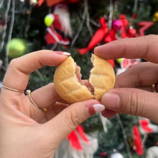 Bánh Quy Nhân Mứt Dâu - Hộp Giấy Ever 150gr - Bánh Nhập Khẩu Malaysia