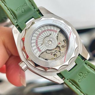Đồng hồ O.m.e.g.a mặt địa cầu xanh