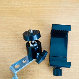 Pat kẹp điện thoại gắn chân gương xe máy chữ u vặn (pát Z)