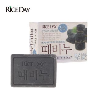 Xà bông Tẩy da chết chiết xuất than cây thông hoạt tính RICE DAY 100g Hàn Quốc