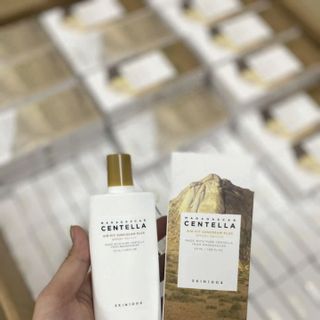 Kem Chống Nắng Skin1004 Madagascar Centella-Chiết Xuất Rau Má 50ml SPF50+ PA+++
