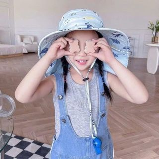 Mũ xikk chào hè các bác uii⁉️⁉️
mũ nón rộng vành chống tia UV + #tặng còi và dây đeo 
5 màu : hồng / vàng / xanh/ cam/ tím 
Freesz vòng đầu 47-51cm(2-6y)