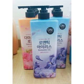 sưɑ~ Tắm Cao Cấp Hàn Quốc hương nước hoa On The Body Romantic Iris Hàn Quốc 900ml
