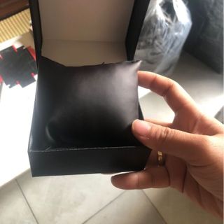 Hộp vuông không logo giả da