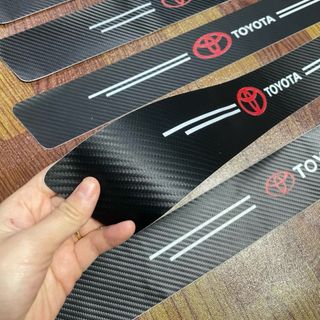 Sét 9 miếng vân carbon chống trầy xước bậc và cốp xe ( gồm 8 miếng bậc + 1 miếng cốp )
