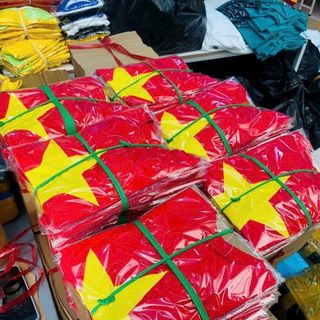 ÁO THUN CỜ ĐỎ SAO VÀNG DK