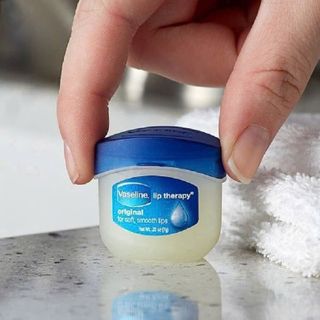 Sáp Dưỡng Môi VaselineLip Therapy Original 7g