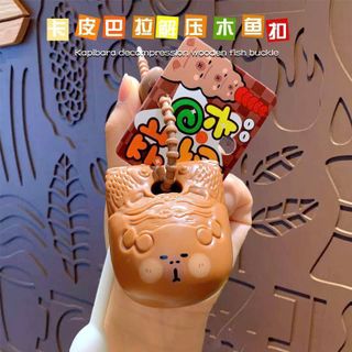MÓC KHÓA GÕ MỎ CAPYBARA KÈM MIKA VÀ TAG