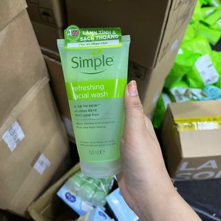 Sữa rửa mặt SIMPLE Kind To Skin Refreshing, Purifying và Moisturizing cho mọi loại da