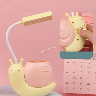 ĐÈN HỌC SẠC HÌNH ỐC SÊN CÓ ỐNG ĐỂ BÚT