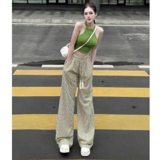Quần sọc ống rộng, chất đũi mềm suông.lưng thun, dây luồng như hình. Giá sỉ - giá bán buôn