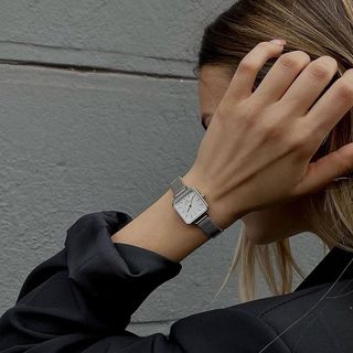 ĐỒNG HỒ NỮ CAO CẤP MỚI NHẤT DANIEL W LƯỚI MẶT VUÔNG CÓ TEM KÍCH HOẠT ĐIỆN TỬ