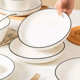 ĐĨA SỨ TRÒN ẢO SỌC VIỀN ĐEN SIZE 8 (20CM)