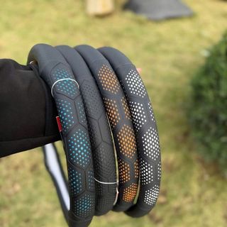 Bọc vô lăng da Nappa tổ ong cao cấp sang trọng thoáng khí cầm chắc tay thiết kế phù hợp với các loại xe
