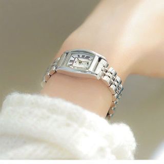 Đồng hồ nữ mẫu mới mặt ovan