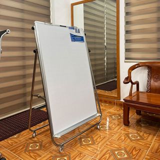 Bảng Trắng Flipchart Chân Inox Gắn Bánh Xe Thế Hệ Mới 100x60 cm