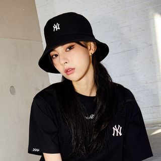 Mũ Bucket Ny Trắng logo đen