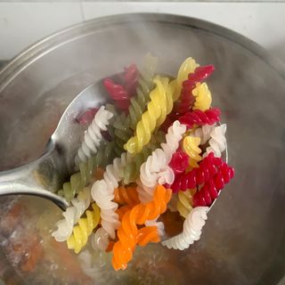 Nui rau củ xoắn dài Kim San Food gói 400 gram