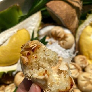 BÁNH BÔNG DỪA SẦU RIÊNG: HƯƠNG VỊ MIỀN TÂY SÔNG NƯỚC 300G - WINNIE HOUSE