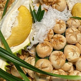BÁNH BÔNG DỪA SẦU RIÊNG: HƯƠNG VỊ MIỀN TÂY SÔNG NƯỚC 300G - WINNIE HOUSE