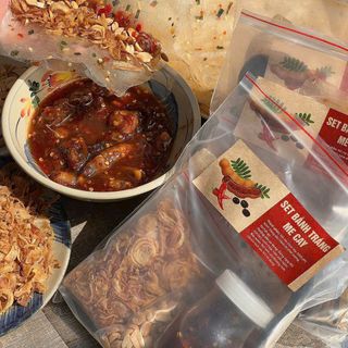 BÁNH TRÁNG SỐT ME CAY - TRỘN LÀ PHÊ, QUẤN LÀ NGON 500G - WINNIE HOUSE