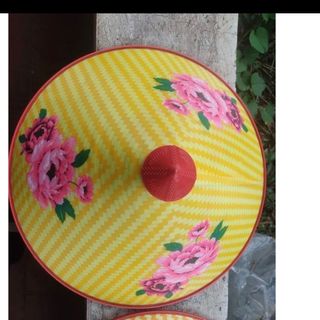 Nón lá bằng nhựa