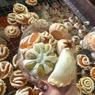 BÁNH KHÉO NHÂN DỪA & THẬP CẨM – THƠM NỨC, GIÒN RỤM, ĐẬM VỊ 350G - WINNIE HOUSE